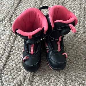Toddler snowboard boots